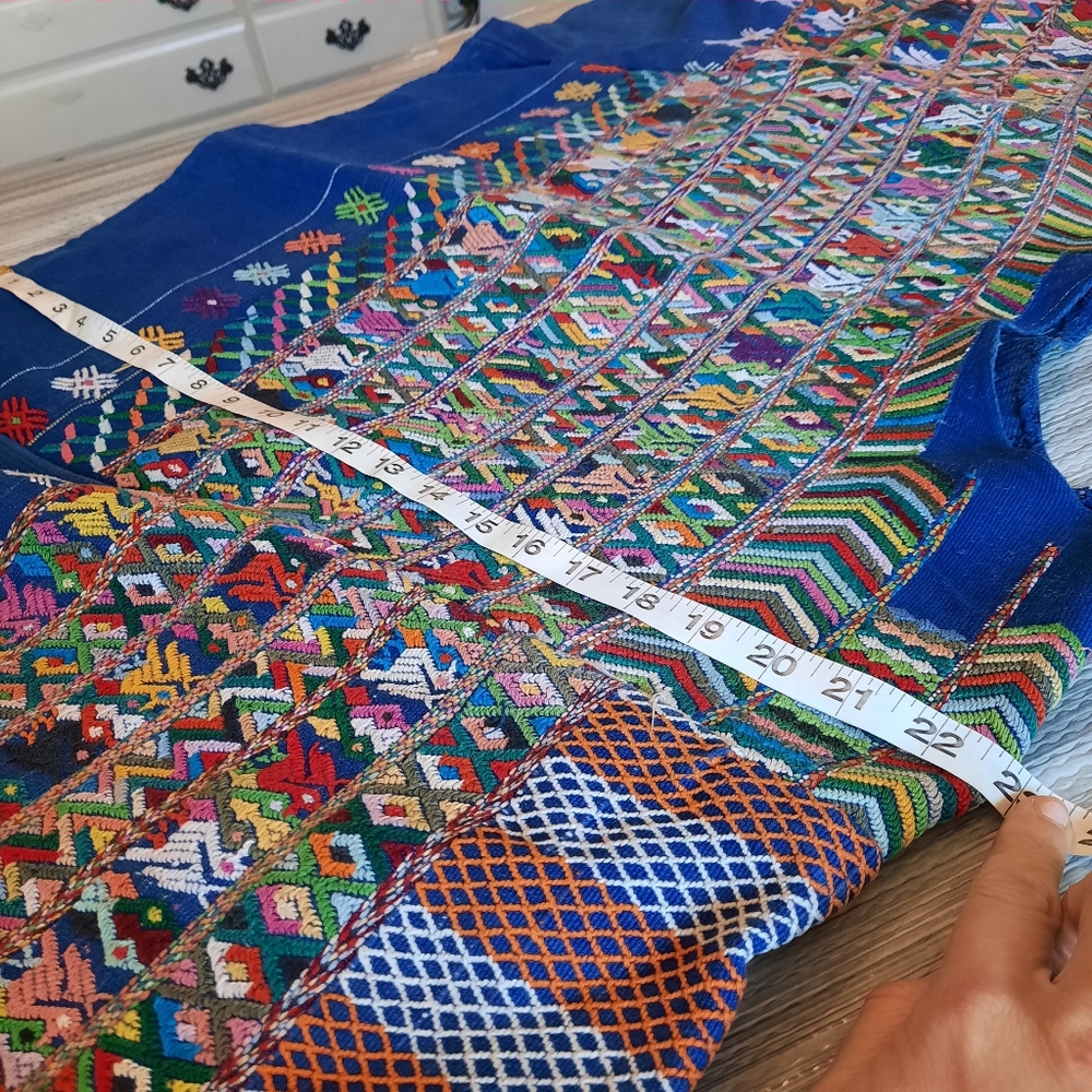 Guatemalan High Quality Loom Woven Traditional Huipil - Picture 12 of 12